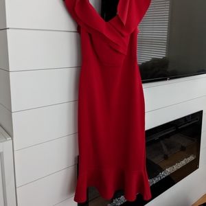 Red off shoulder dress - Quiz